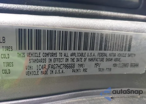 2017 Jeep Grand Cherokee Laredo 4X4 z USA, uszkodzony, nr VIN 1C4RJFAG7HC706668